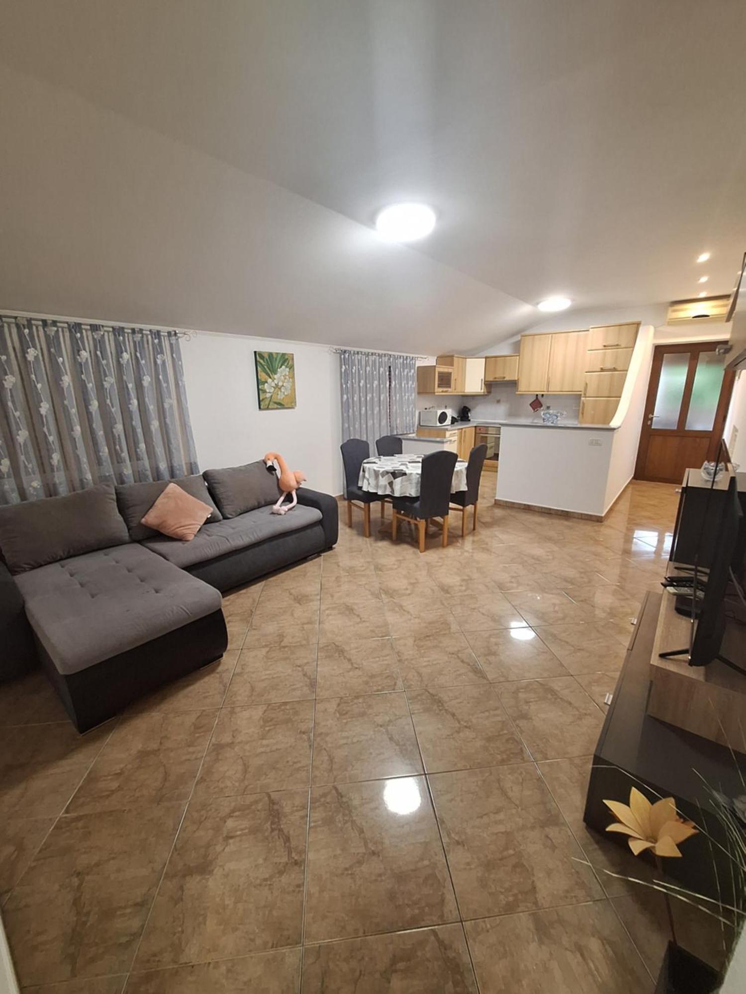 App Keti Apartment Umag Luaran gambar